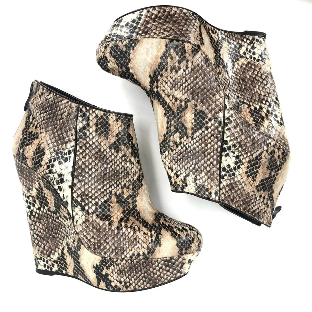 BEBE Faux Snakeprint Size 10 Platform Heels